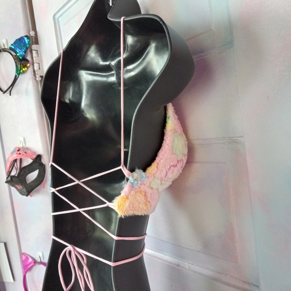 Soft & fuzzy retro floral rave gear crop top w/ criss cross back! Festival wear! - Picture 3 of 6